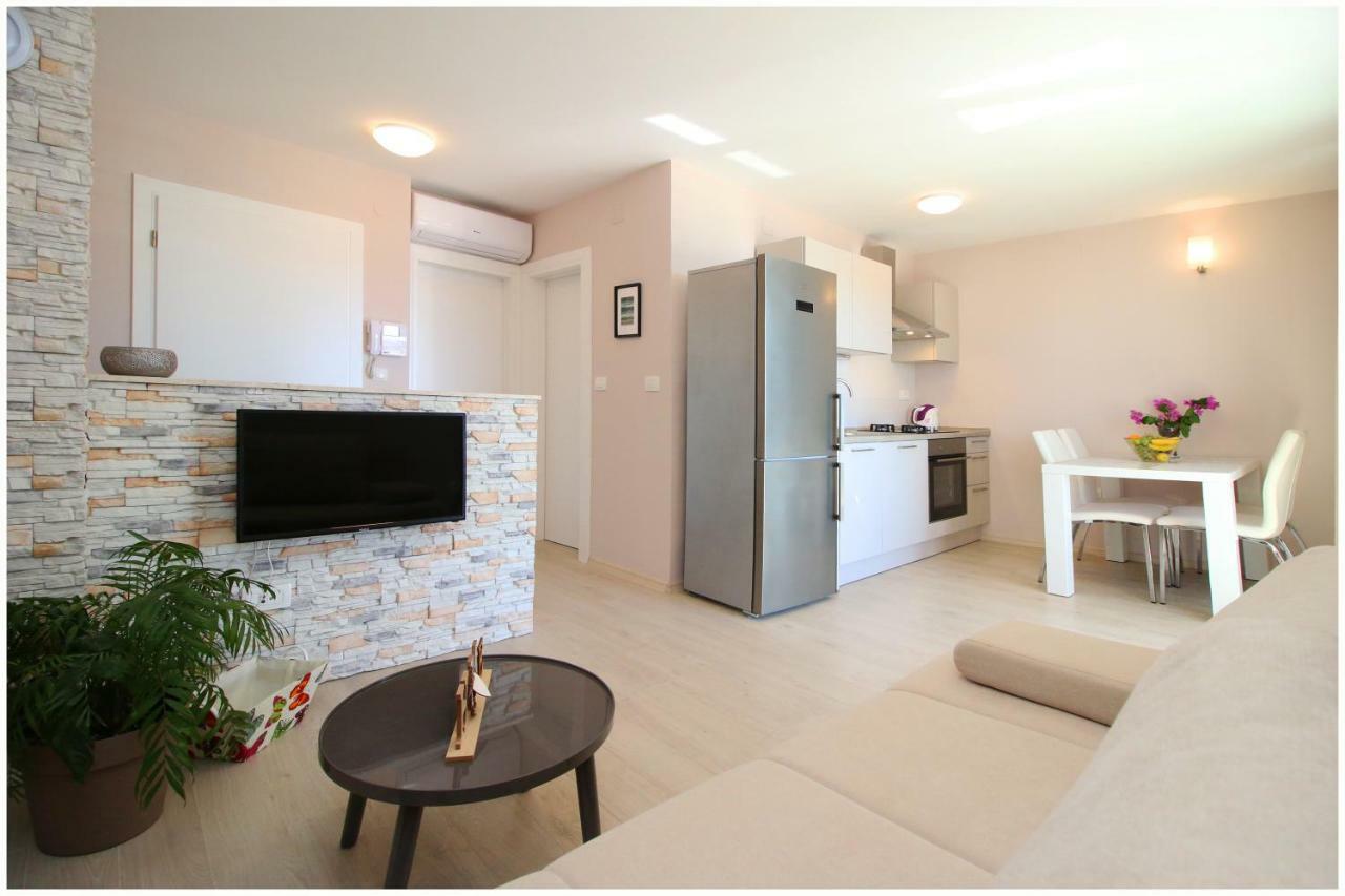 Apartments Silver Beauty Rogoznica  Ngoại thất bức ảnh